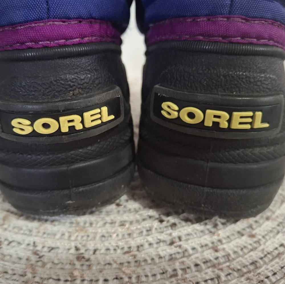 Sorel Kids Purple and Blue Snow Boot Size 7.